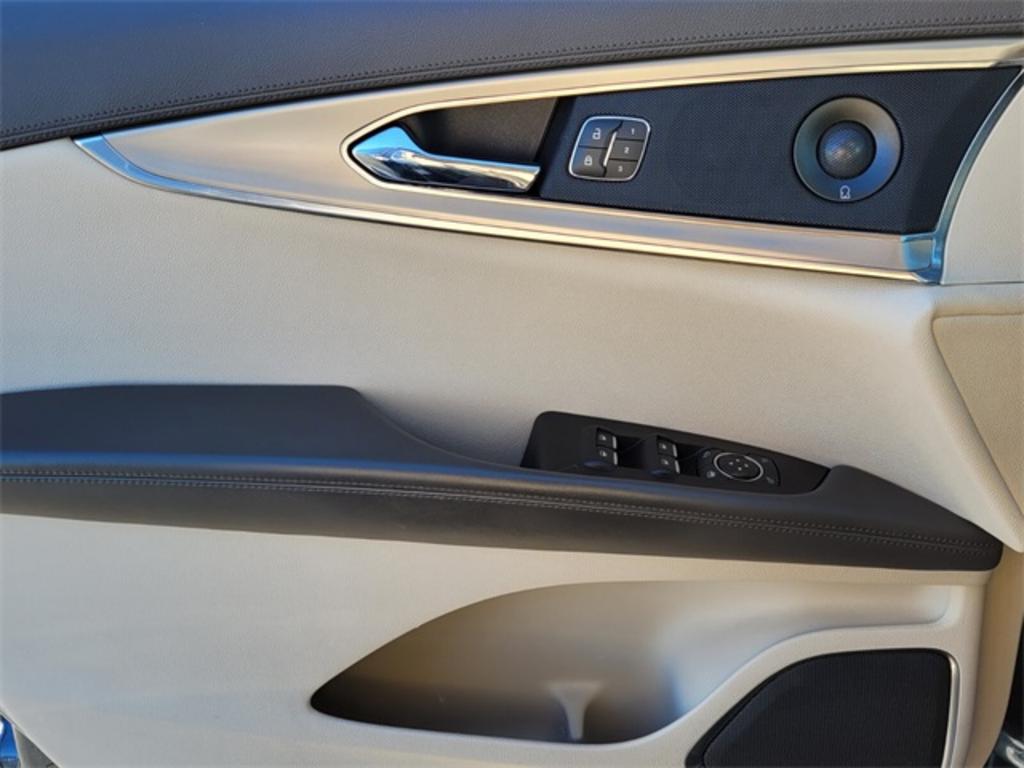 2019 Lincoln Nautilus - $36,000