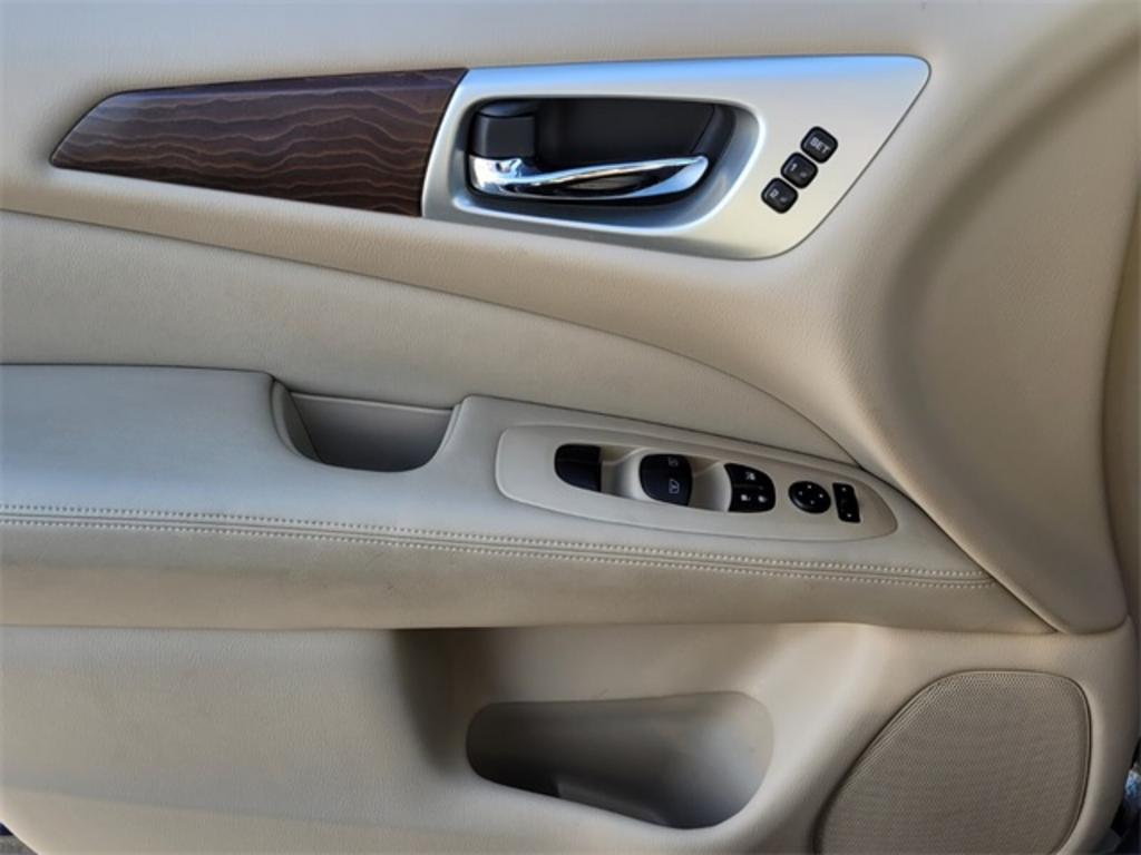 2018 Nissan Pathfinder - $26,500