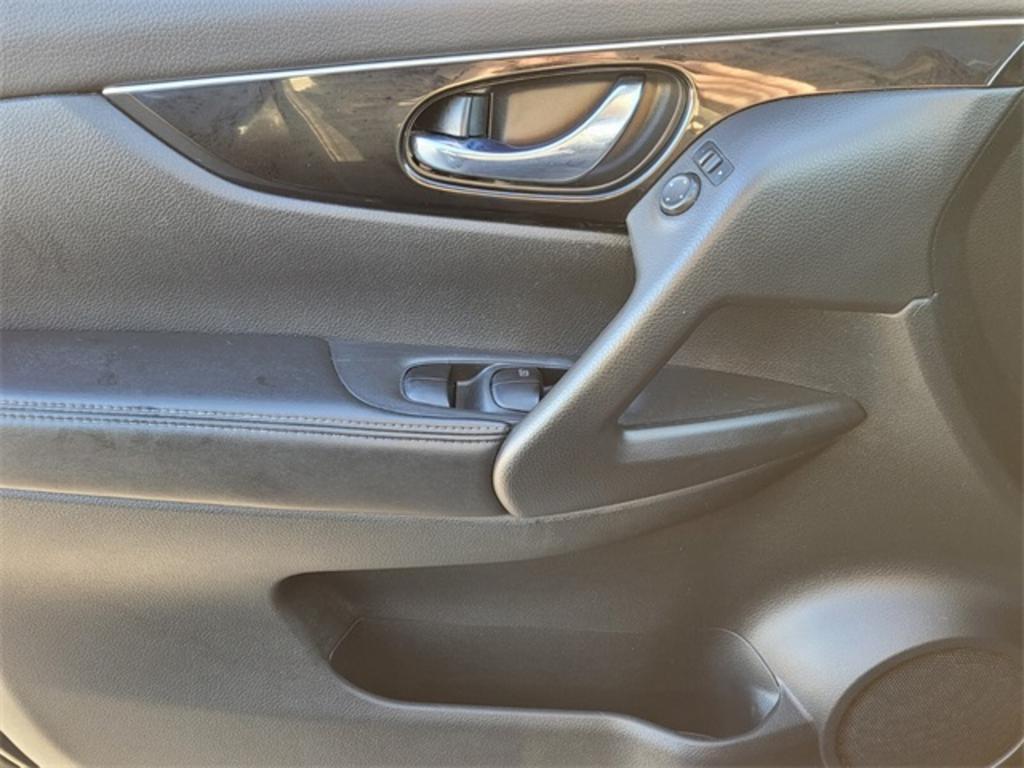 2018 Nissan Rogue - $16,000