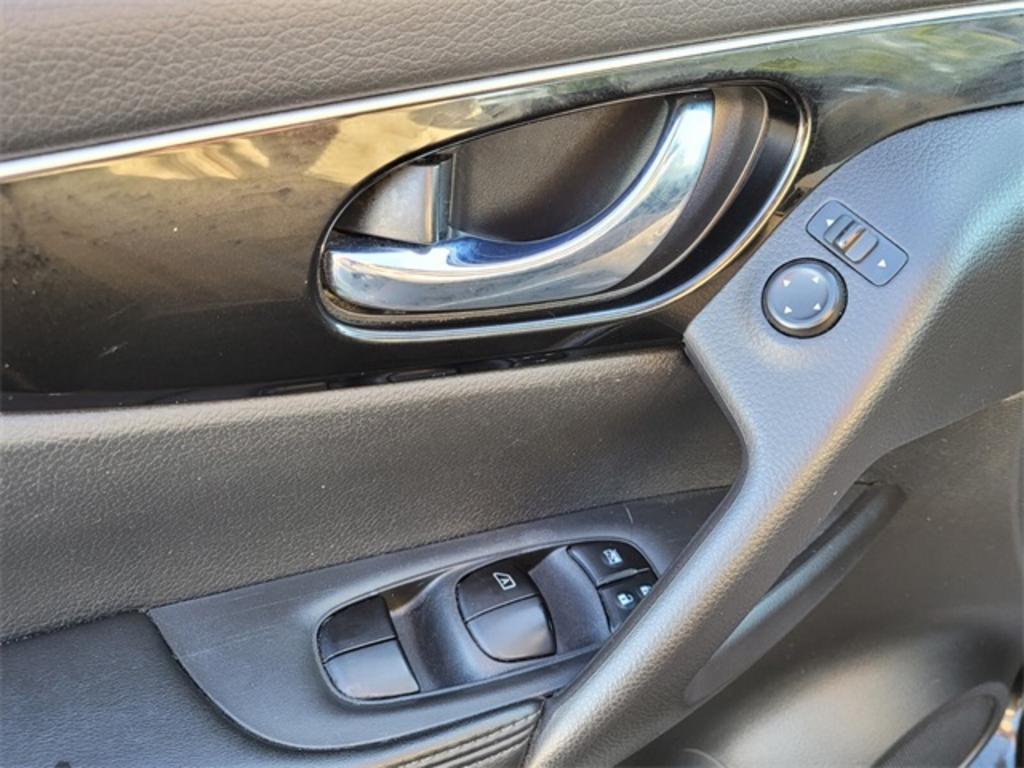 2018 Nissan Rogue - $16,000