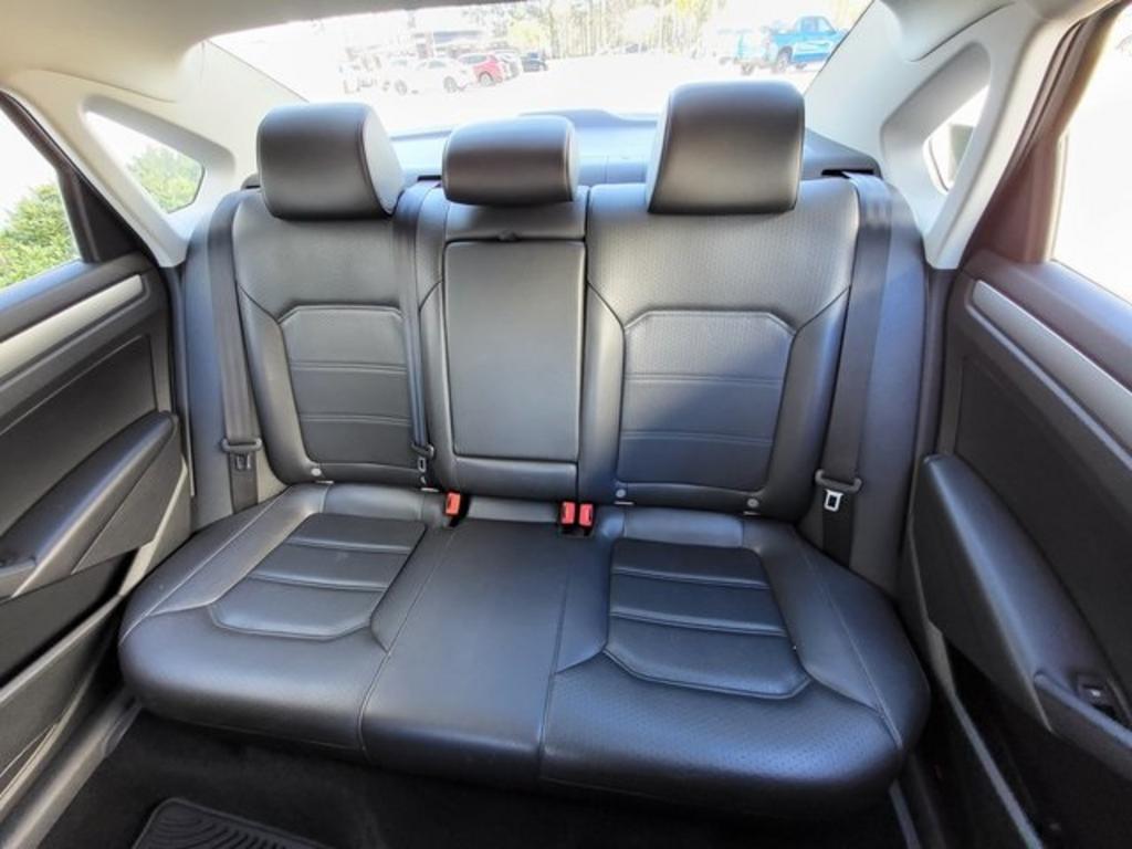 2015 Volkswagen Passat 1.8T Wolfsburg Edition photo