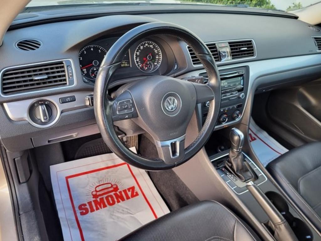 2015 Volkswagen Passat 1.8T Wolfsburg Edition photo