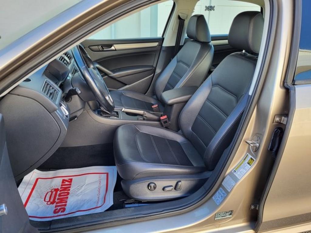 2015 Volkswagen Passat 1.8T Wolfsburg Edition photo