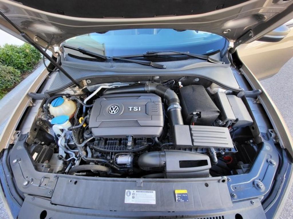 2015 Volkswagen Passat 1.8T Wolfsburg Edition photo