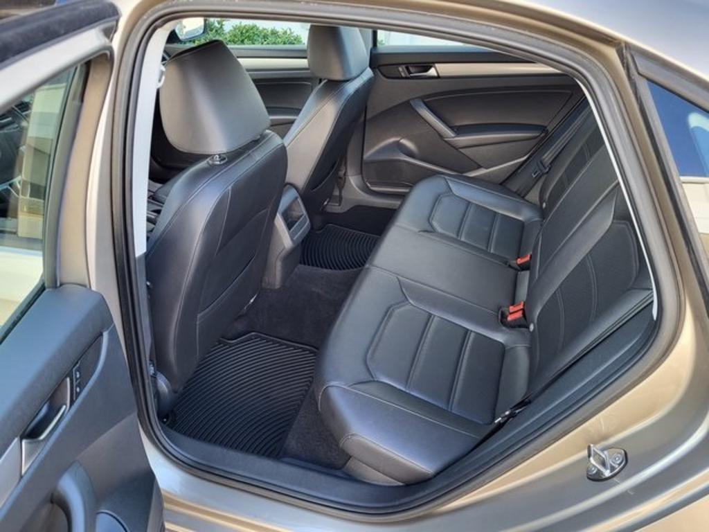 2015 Volkswagen Passat 1.8T Wolfsburg Edition photo