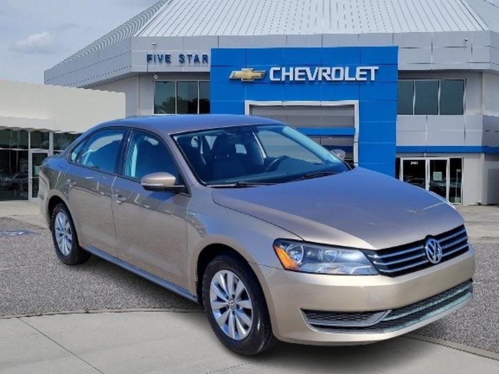 2015 Volkswagen Passat 1.8T Wolfsburg Edition photo