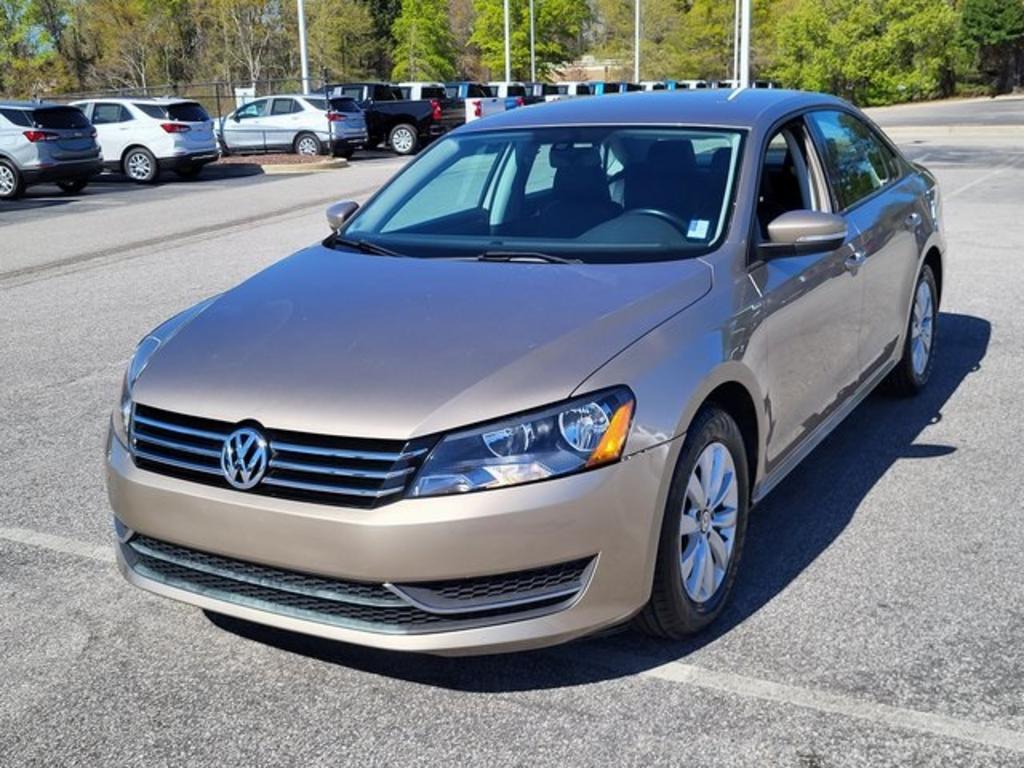 2015 Volkswagen Passat 1.8T Wolfsburg Edition photo