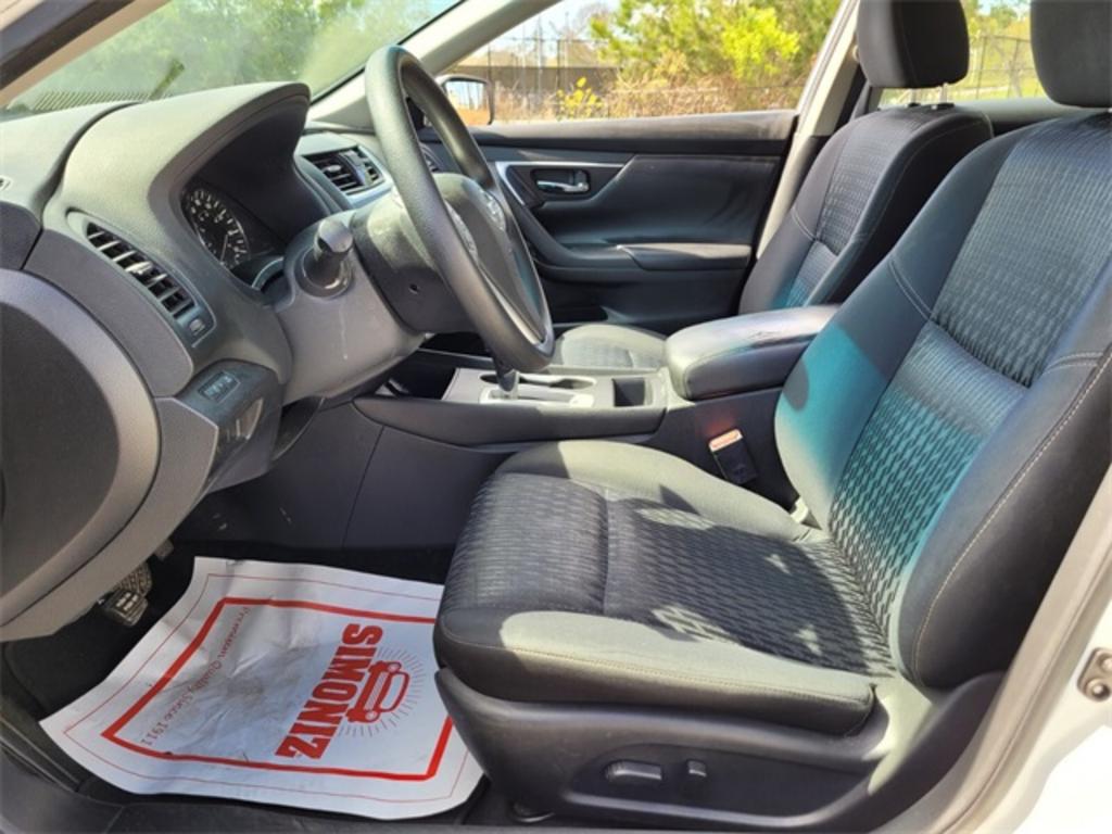 2016 Nissan Altima - $11,500