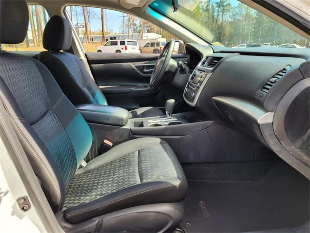 2016 Nissan Altima - $11,500