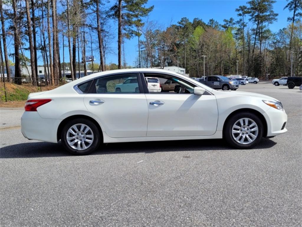 2016 Nissan Altima - $11,500