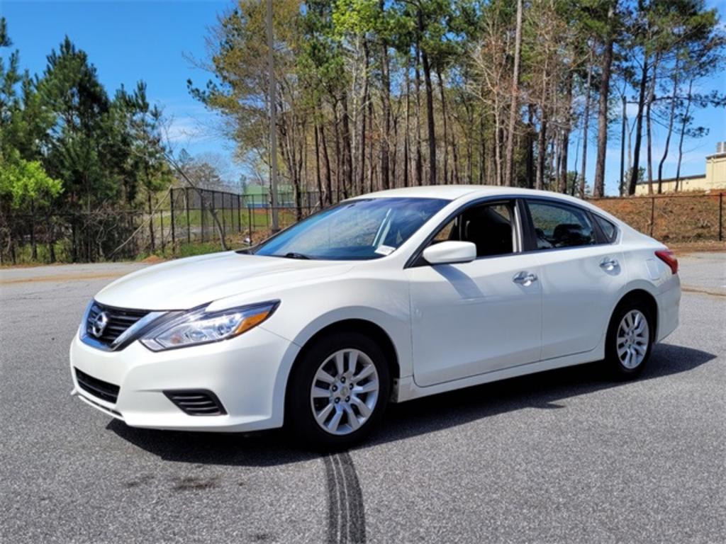 2016 Nissan Altima - $11,500