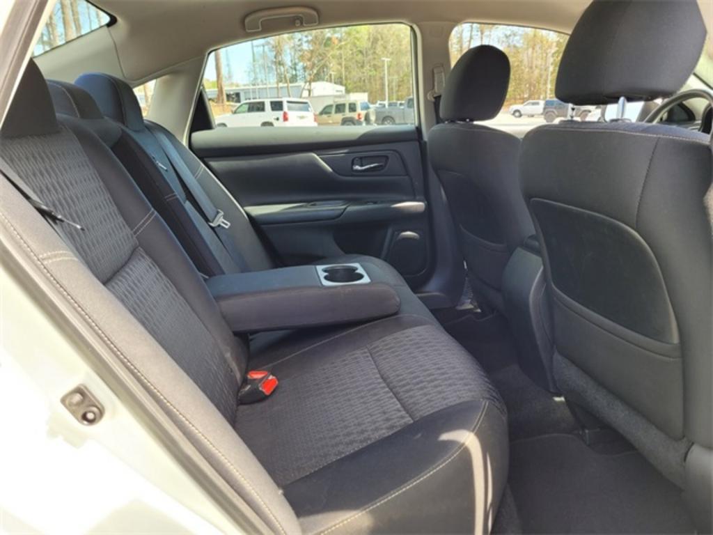 2016 Nissan Altima - $11,500