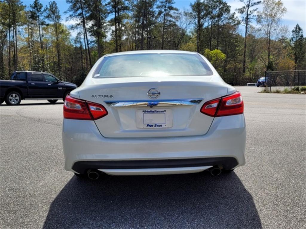 2016 Nissan Altima - $11,500