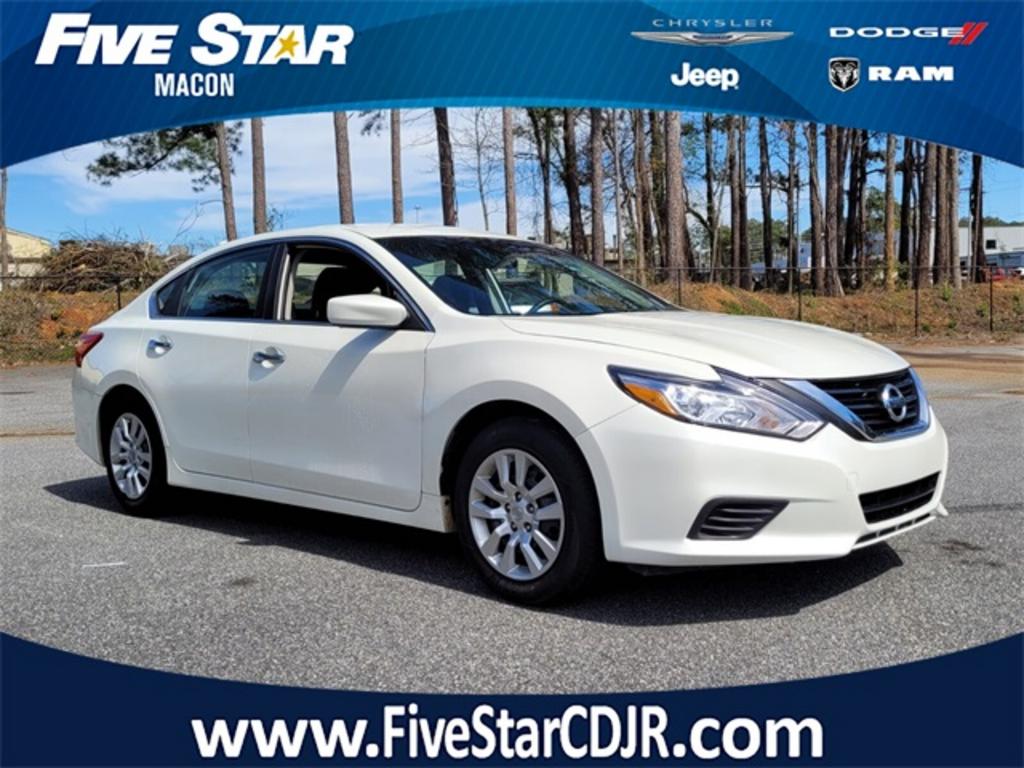 2016 Nissan Altima - $11,500