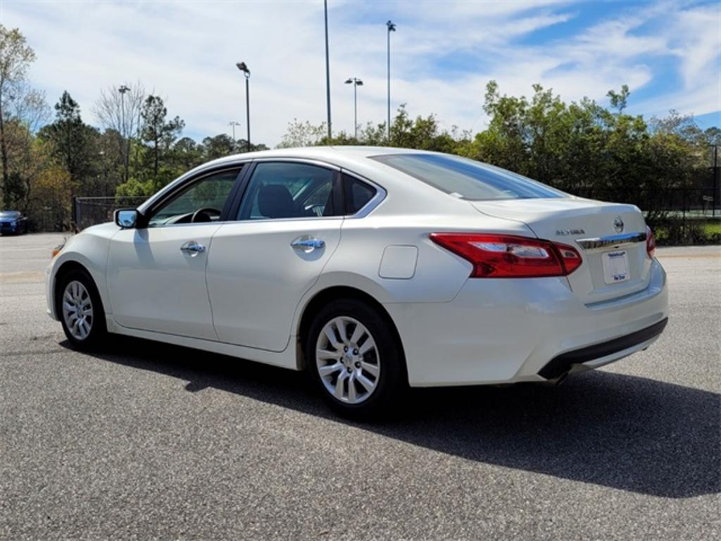 2016 Nissan Altima - $11,500
