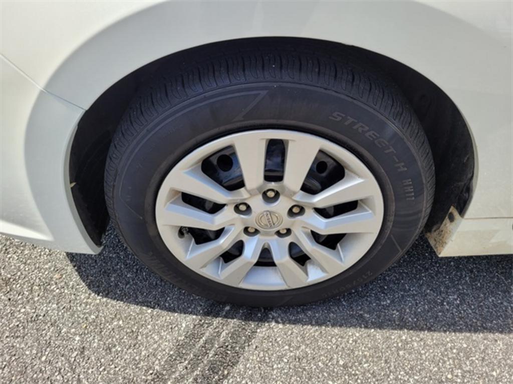 2016 Nissan Altima - $11,500