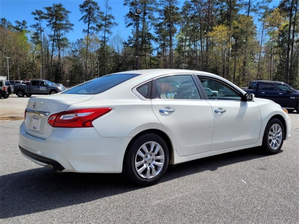 2016 Nissan Altima - $11,500