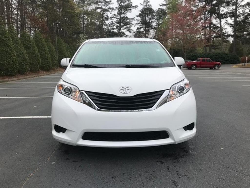 2013 Toyota Sienna - $15,500