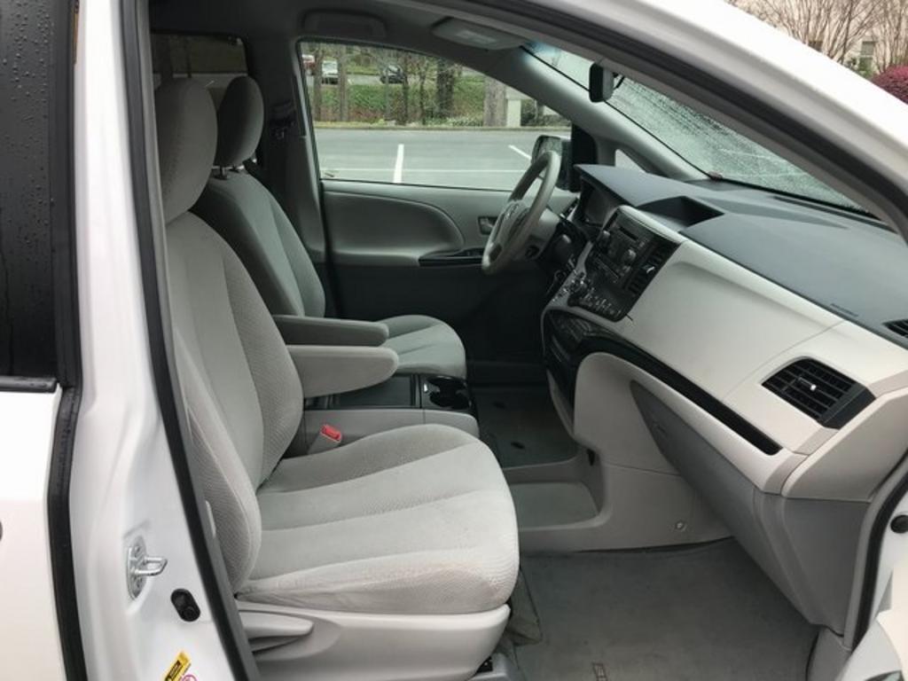 2013 Toyota Sienna - $15,500