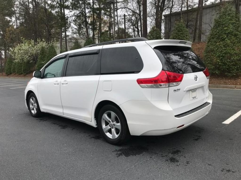 2013 Toyota Sienna - $15,500