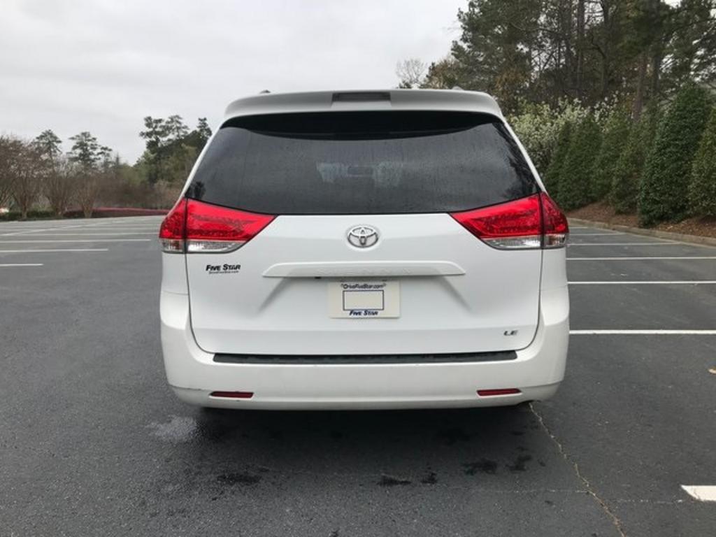 2013 Toyota Sienna - $15,500
