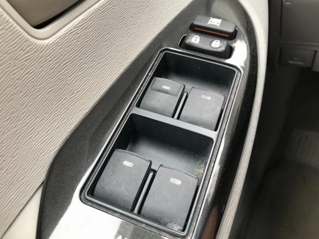 2013 Toyota Sienna - $15,500