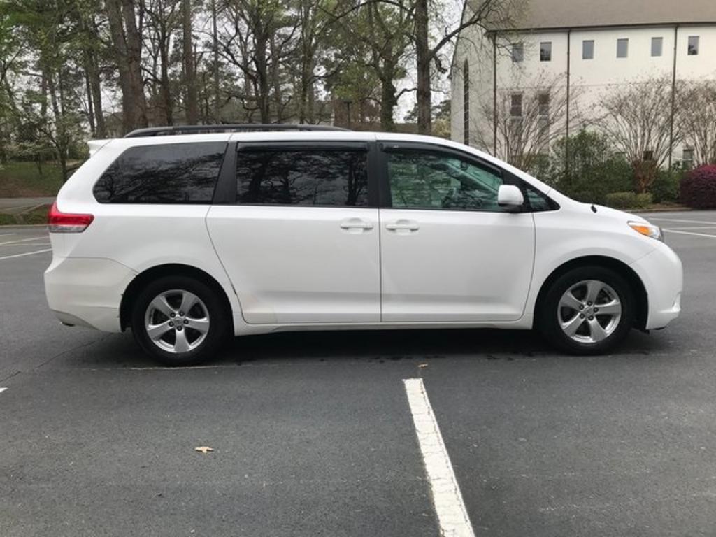 2013 Toyota Sienna - $15,500