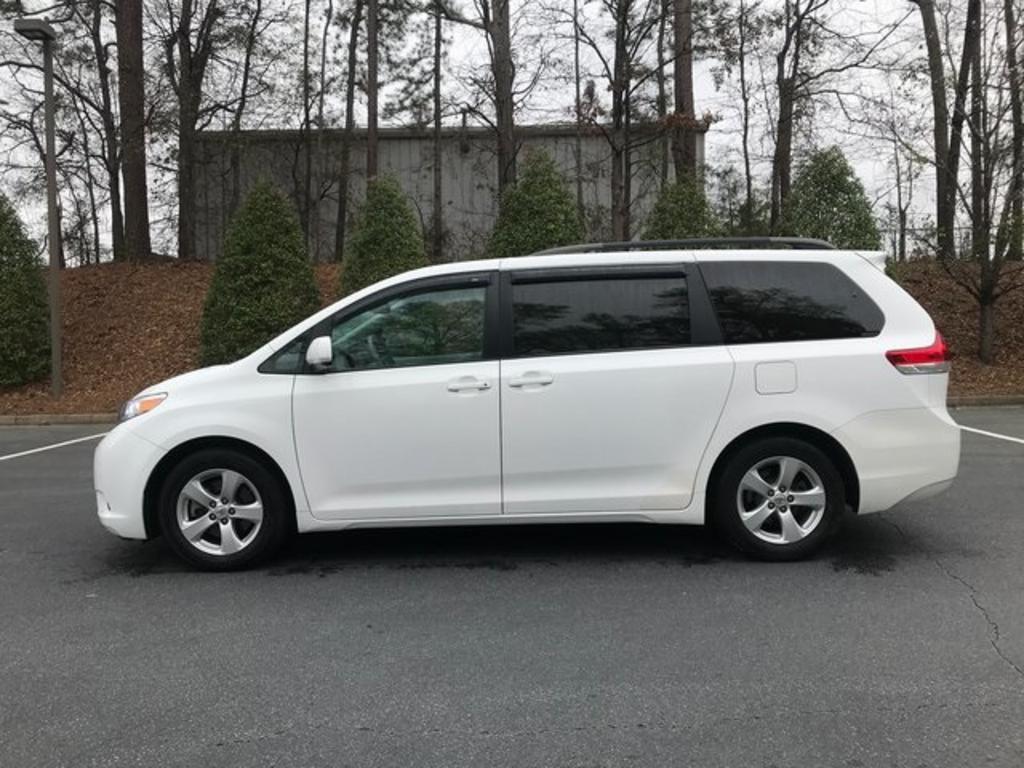 2013 Toyota Sienna - $15,500
