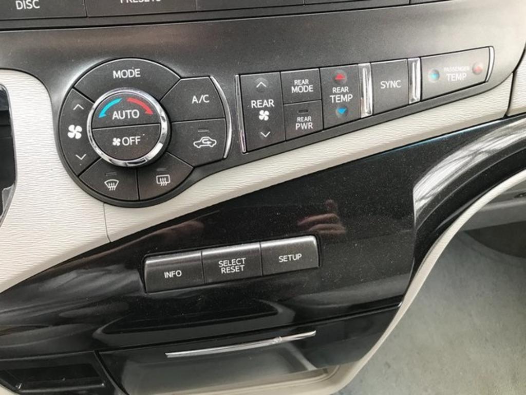 2013 Toyota Sienna - $15,500