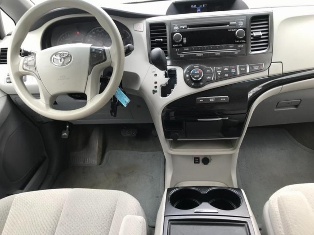 2013 Toyota Sienna - $15,500