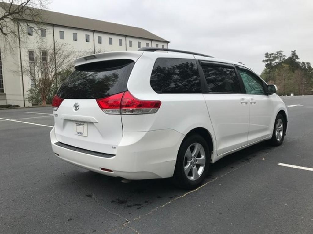 2013 Toyota Sienna - $15,500