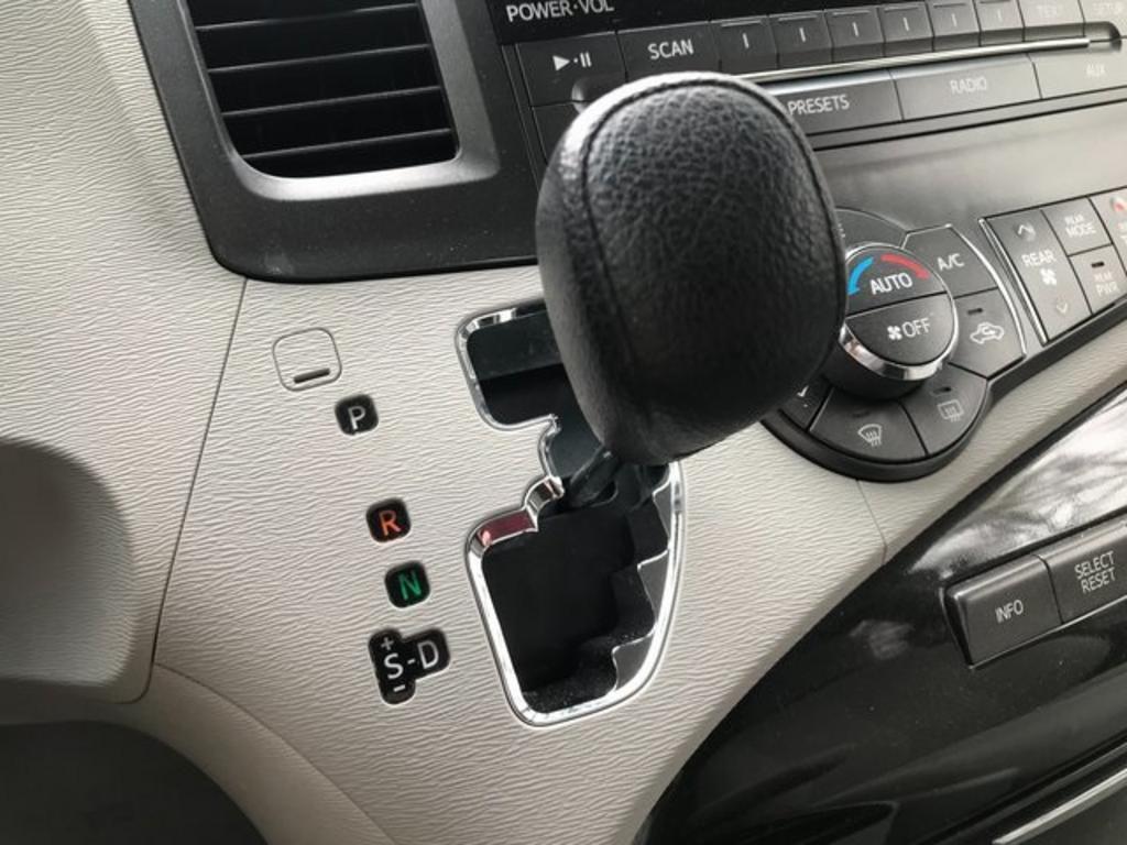 2013 Toyota Sienna - $15,500