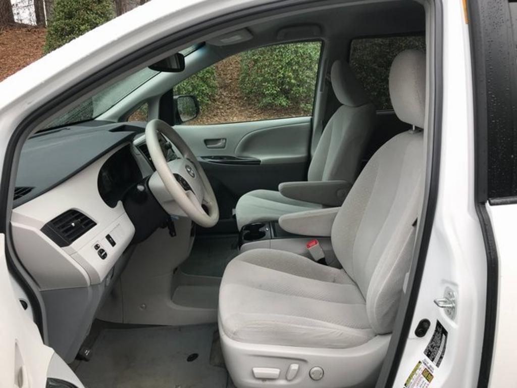 2013 Toyota Sienna - $15,500