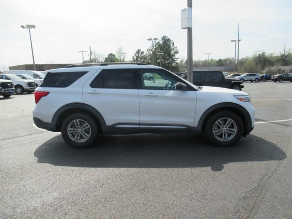 2021 Ford Explorer XLT photo