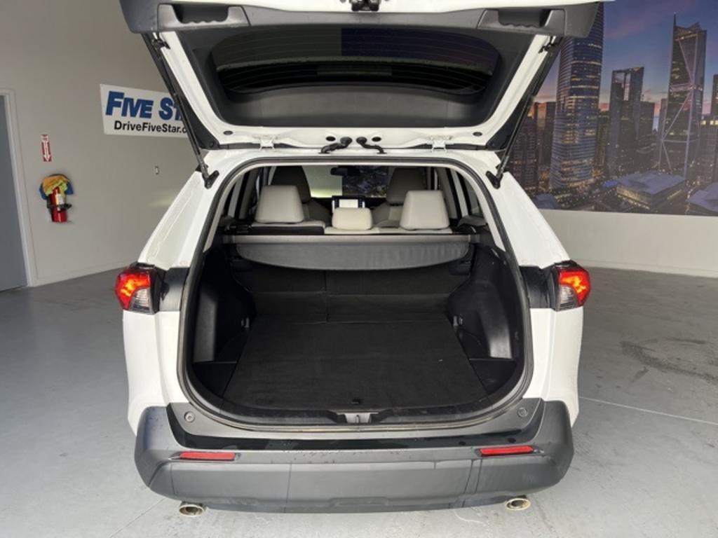 2019 Toyota RAV4 XLE photo