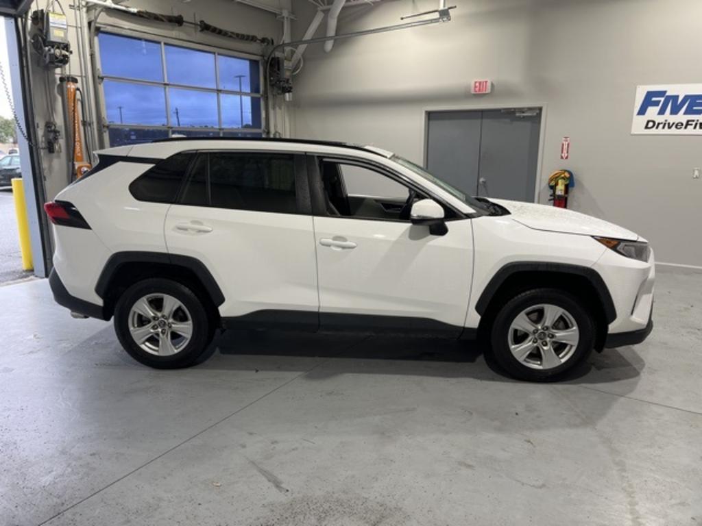 2019 Toyota RAV4 XLE photo