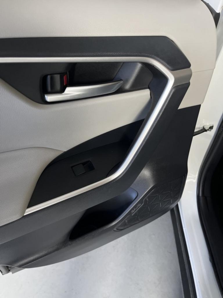 2019 Toyota RAV4 - $25,000