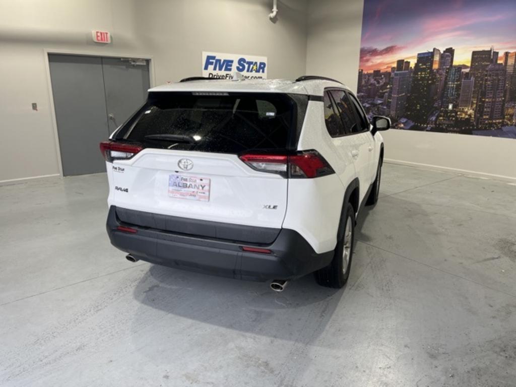 2019 Toyota RAV4 XLE photo