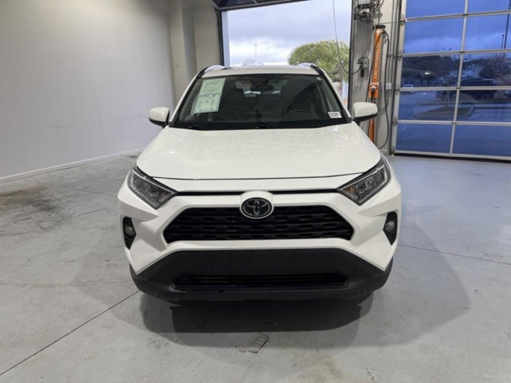 2019 Toyota RAV4 - $25,000