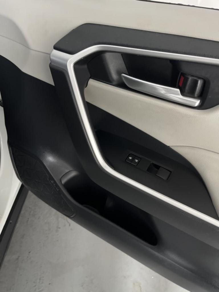 2019 Toyota RAV4 XLE photo