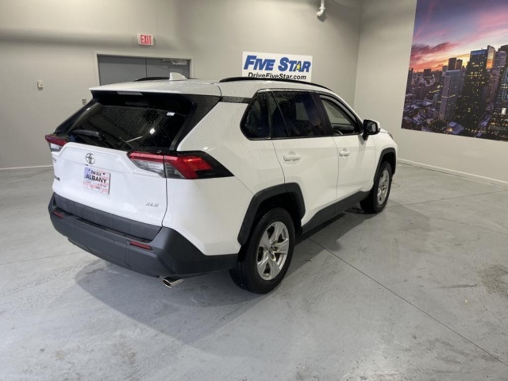 2019 Toyota RAV4 XLE photo