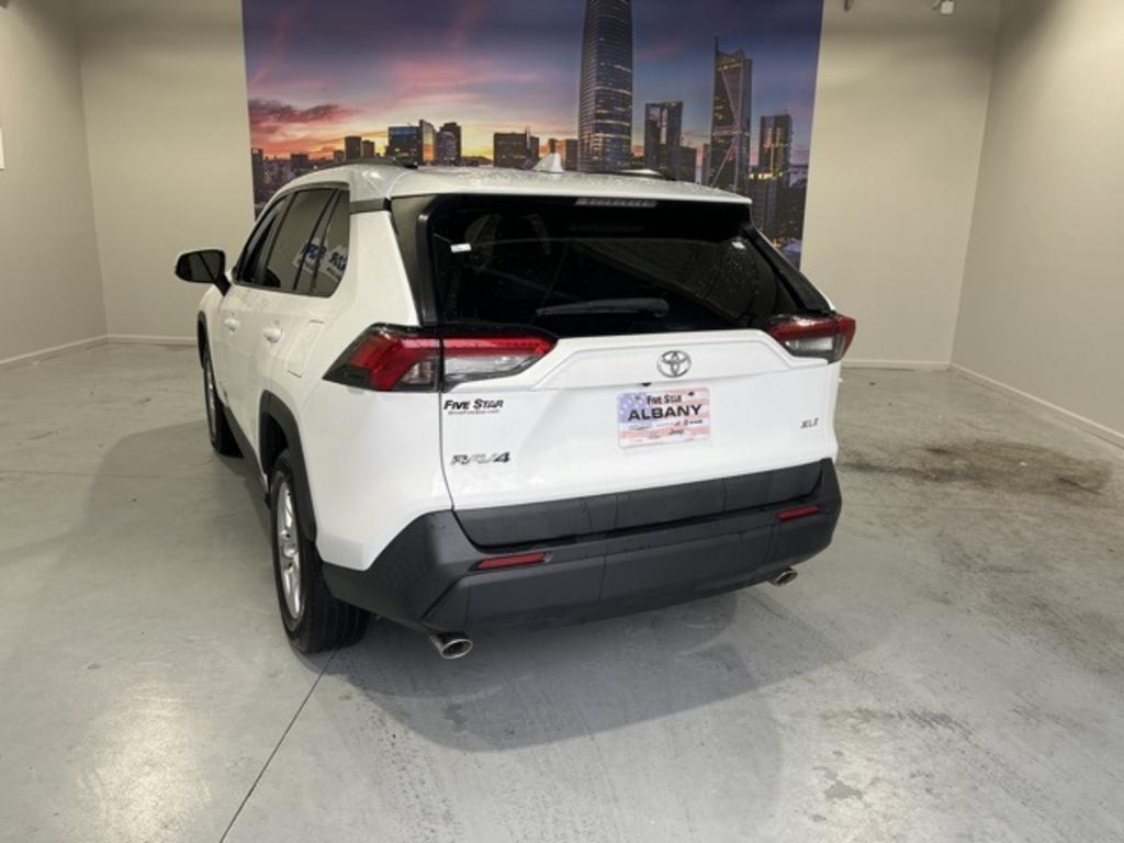 2019 Toyota RAV4 XLE photo