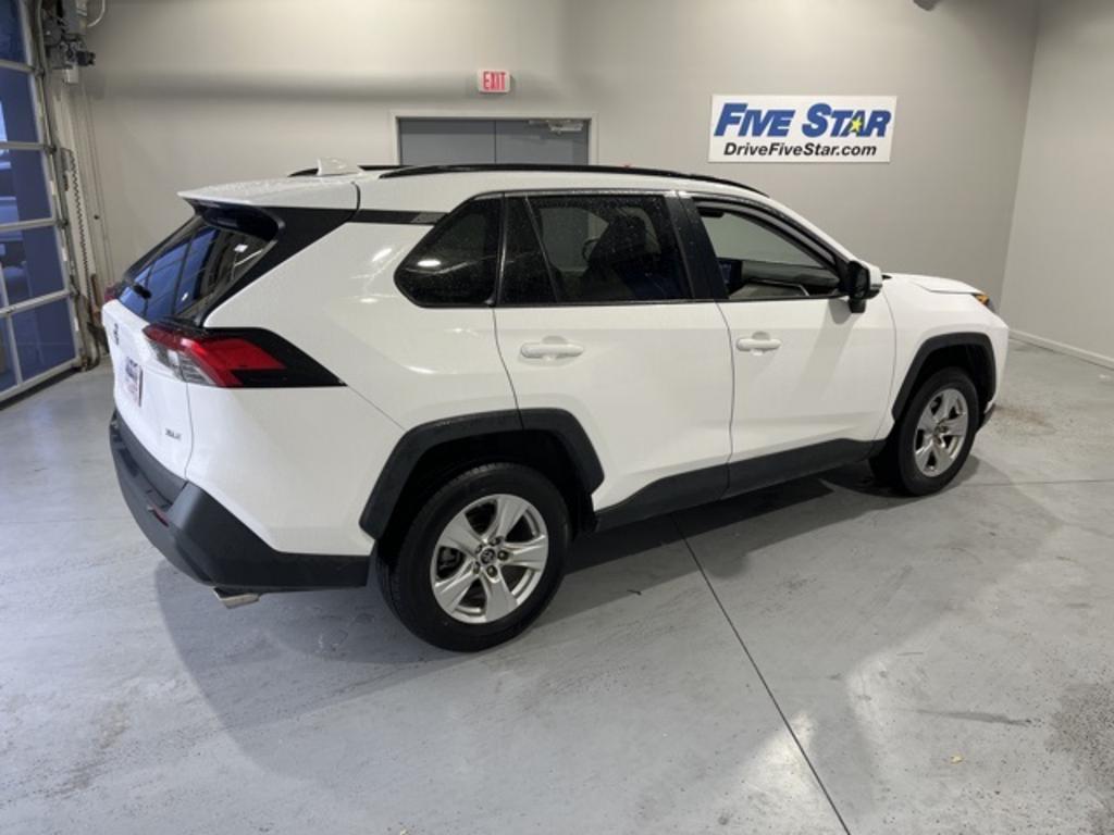 2019 Toyota RAV4 XLE photo