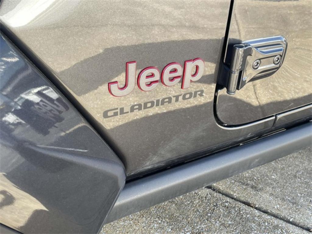 2022 Jeep Gladiator - $49,500