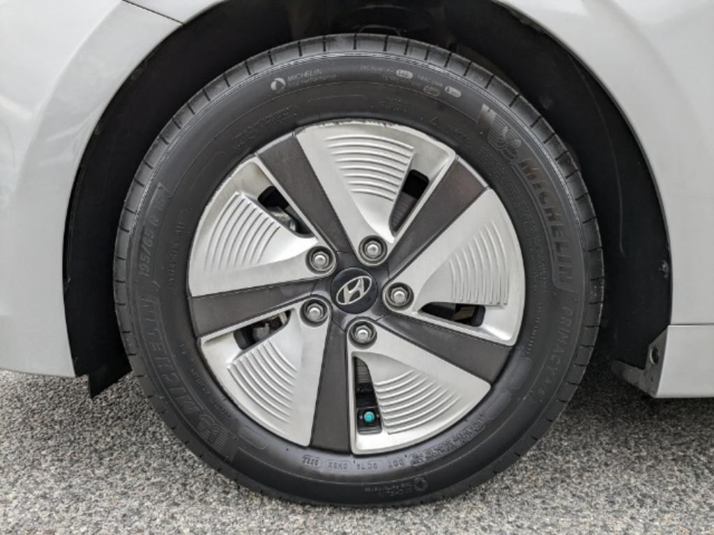 2020 Hyundai Ioniq - $19,000