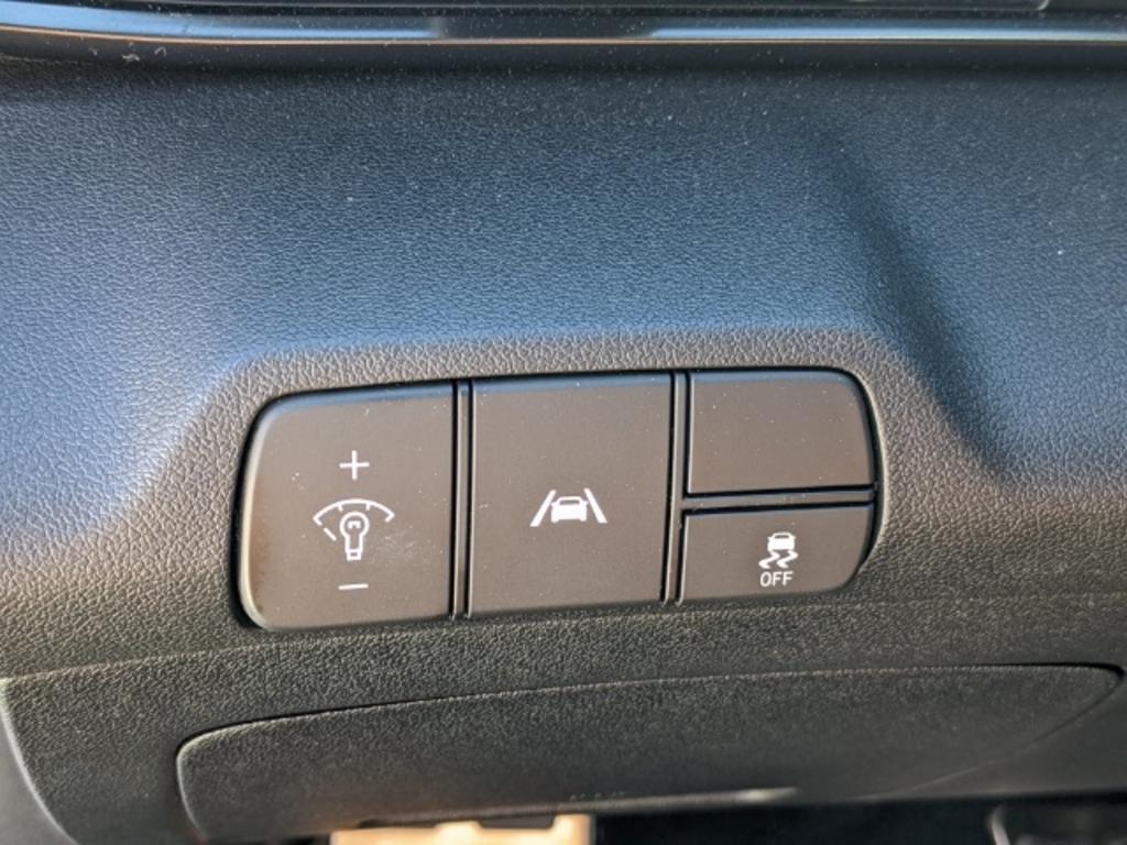 2022 Hyundai Elantra - $26,000