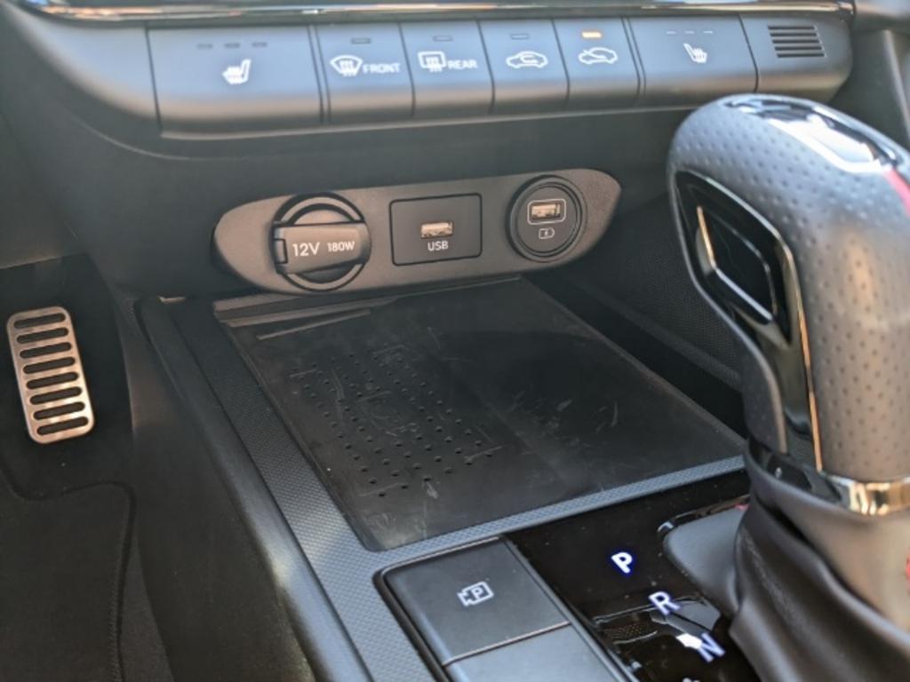 2022 Hyundai Elantra - $26,000