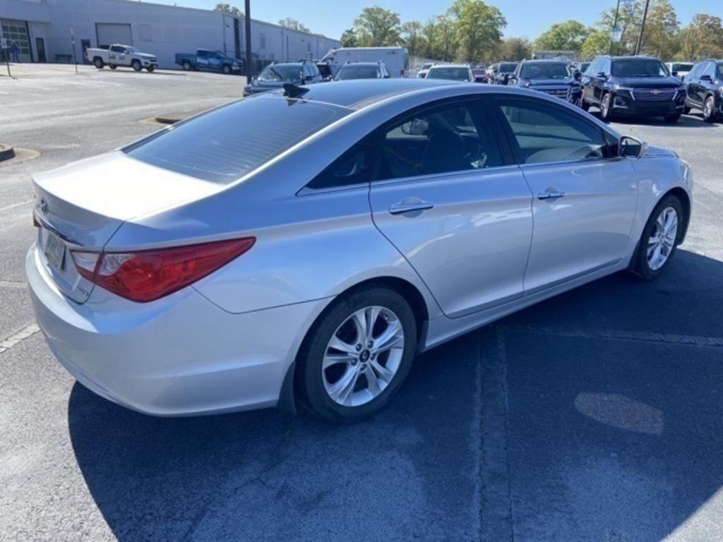 2013 Hyundai Sonata - $14,000