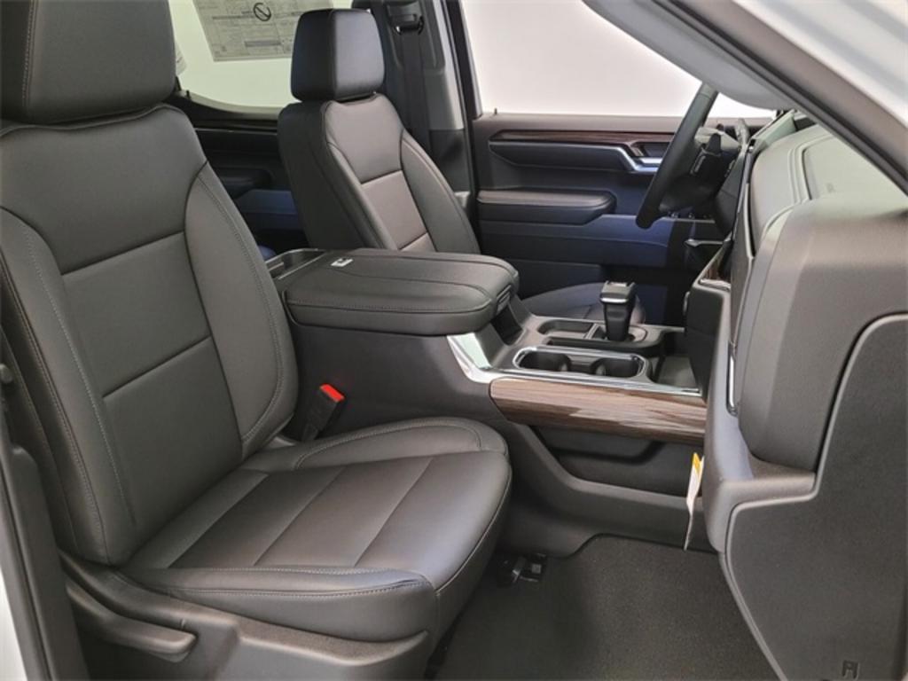 2023 Chevrolet Silverado - $61,670