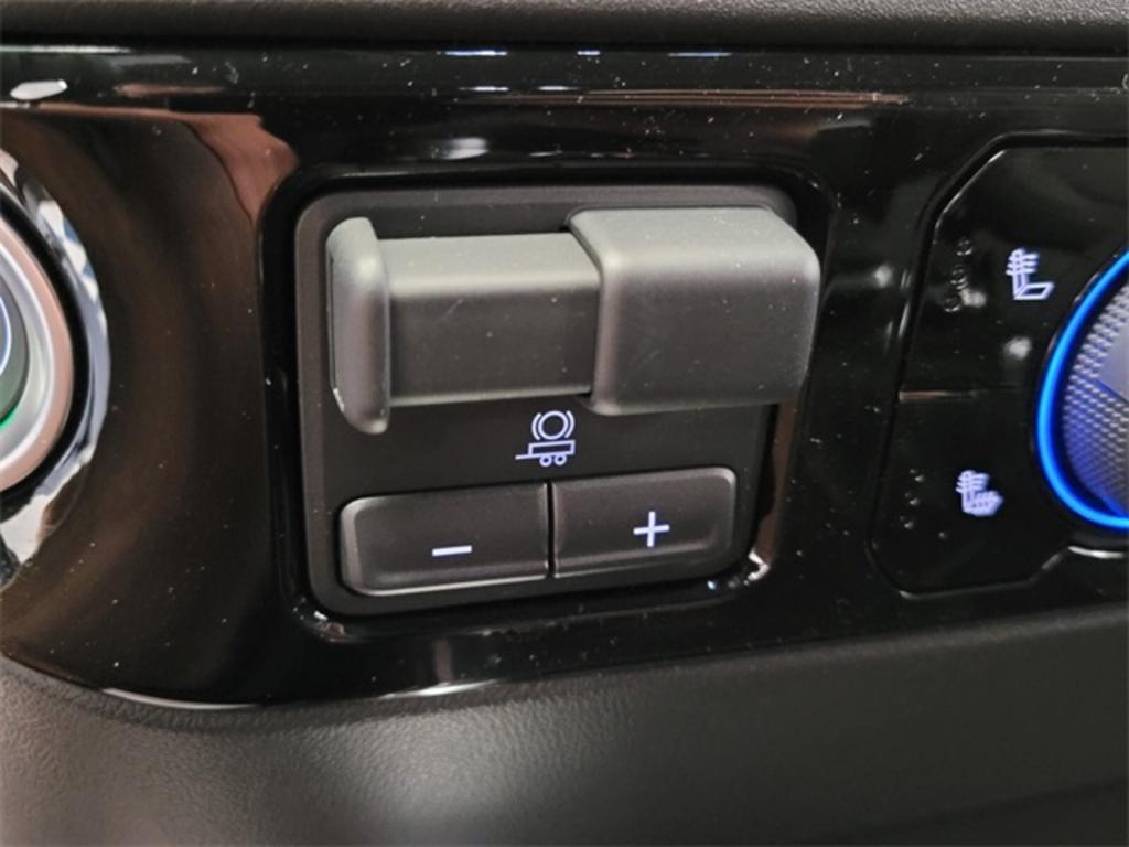 2023 Chevrolet Silverado - $61,670